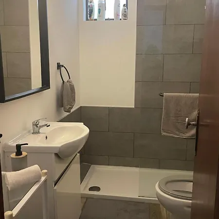 Large 2 Bedroom 라고스